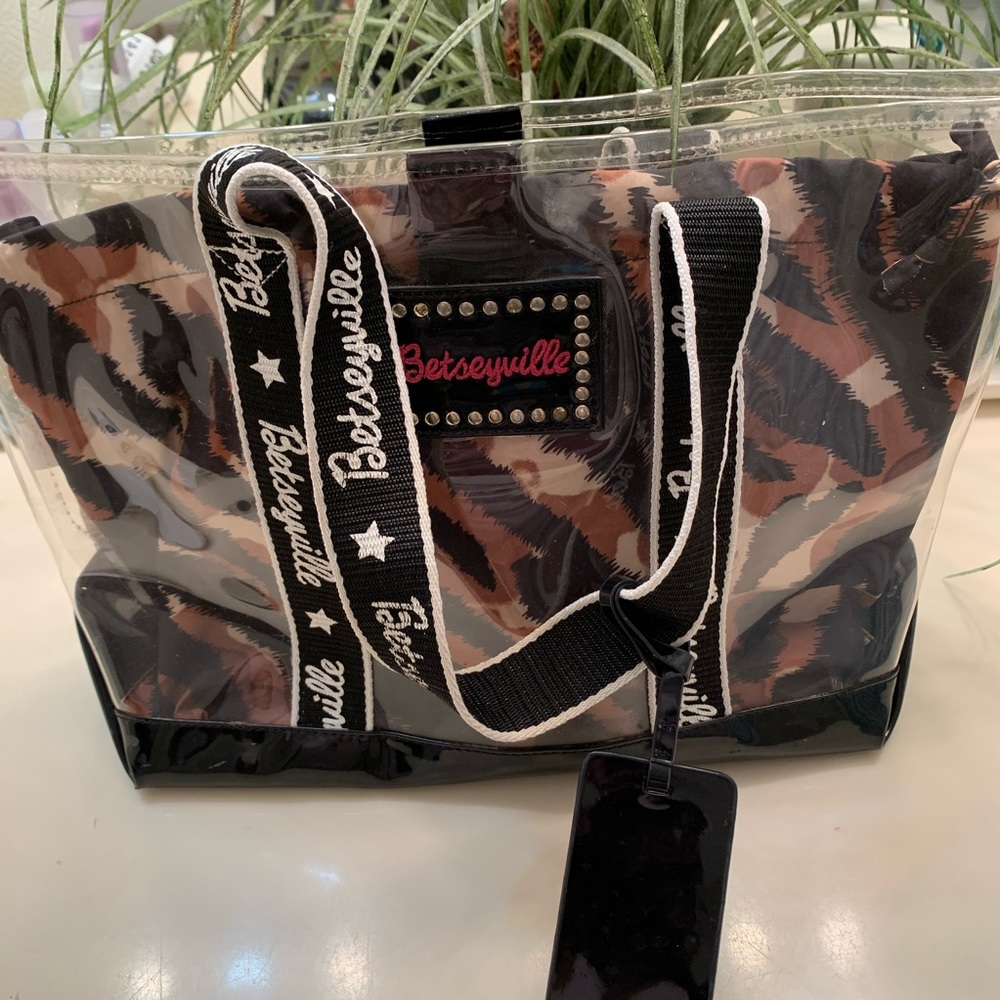 Betseyville woman purse